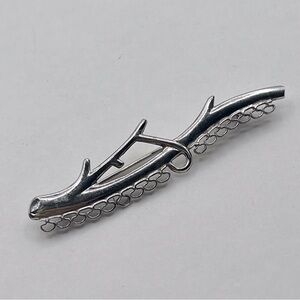 VTG Elegant Silver Brooch with Family Tree Branch Design